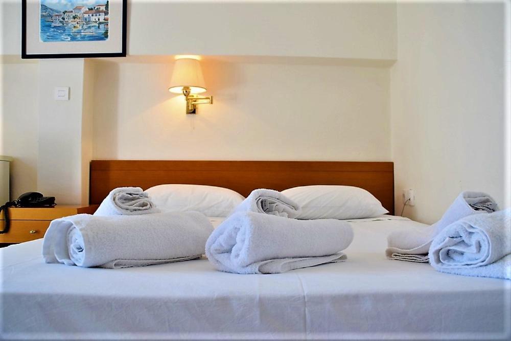 Attica Hotel Ephie Vathí エクステリア 写真